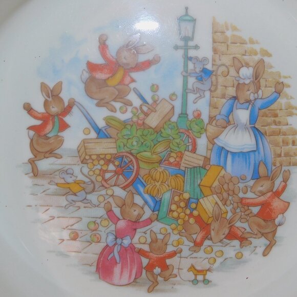 VTG Royal Doulton Bunnykins 6.25" Bowl Toppling the Fruit Cart Bone China - Picture 2 of 6